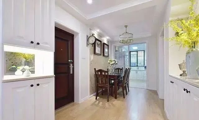 我家95平新房,全屋打满柜子太实用,客厅装个榻榻米邻居都效仿