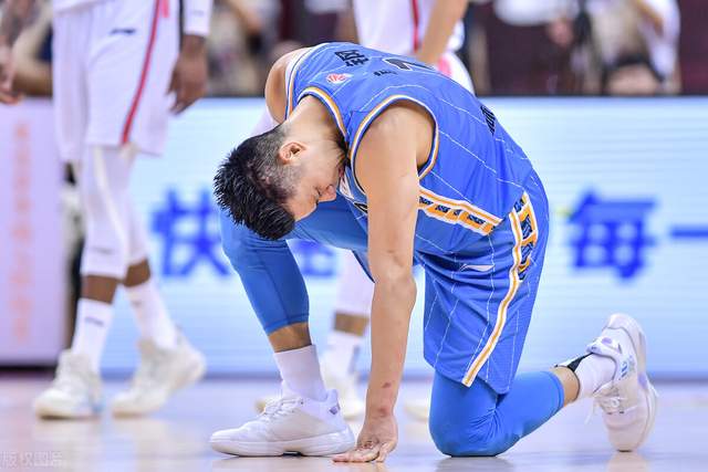 林书豪|场均5分！34岁林书豪被批上热搜，1500万合同或打水漂