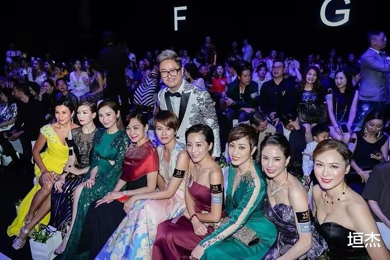 陈法蓉|陈法蓉同框小5岁李若彤，穿深V长裙端庄贵气，高挑身材太出众