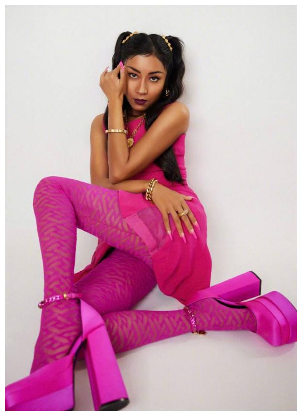 李沁|从大山娃到没人配拥有我，“黑精灵”吉克隽逸弄丢了标签