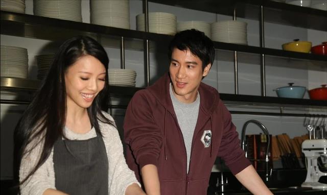 李靓蕾|李靓蕾妈妈错嫁工薪层后,陪同84岁富豪到医院被拍,两人关系亲密