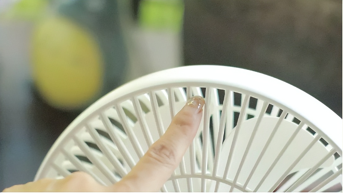 吊扇落地扇桌面扇一扇满足，还自带照明灯，这样的设计真舒坦