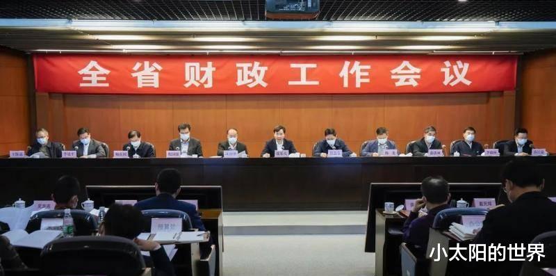 张美芳:背爱马仕到农村“扶贫”,名下7套房,过节收礼5000万
