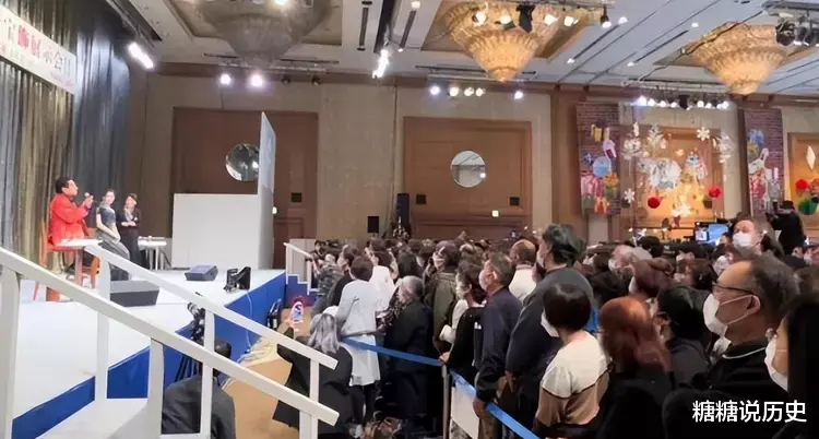 范冰冰|范冰冰国外成功复出!参加东京钟表发布会,穿优雅长裙稳坐C位