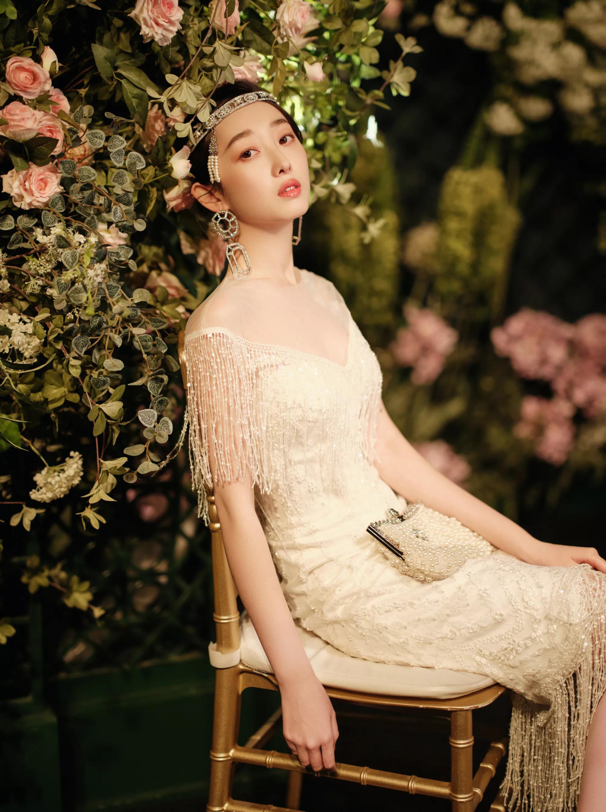 白梦妍|女明星赏花写真合集:刘诗诗 赵丽颖 刘亦菲 杨幂 白鹿 杨颖 李沁 杨紫