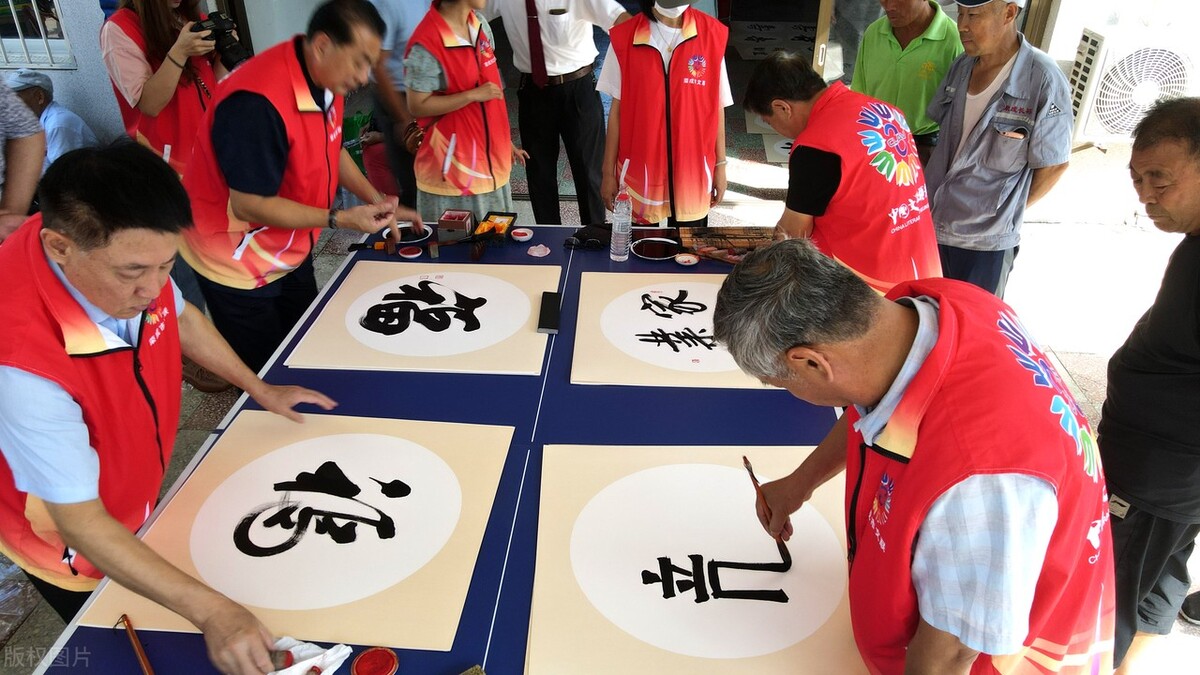 教师|体制内聘用临时工，招录门槛不高，看看待遇你心动不