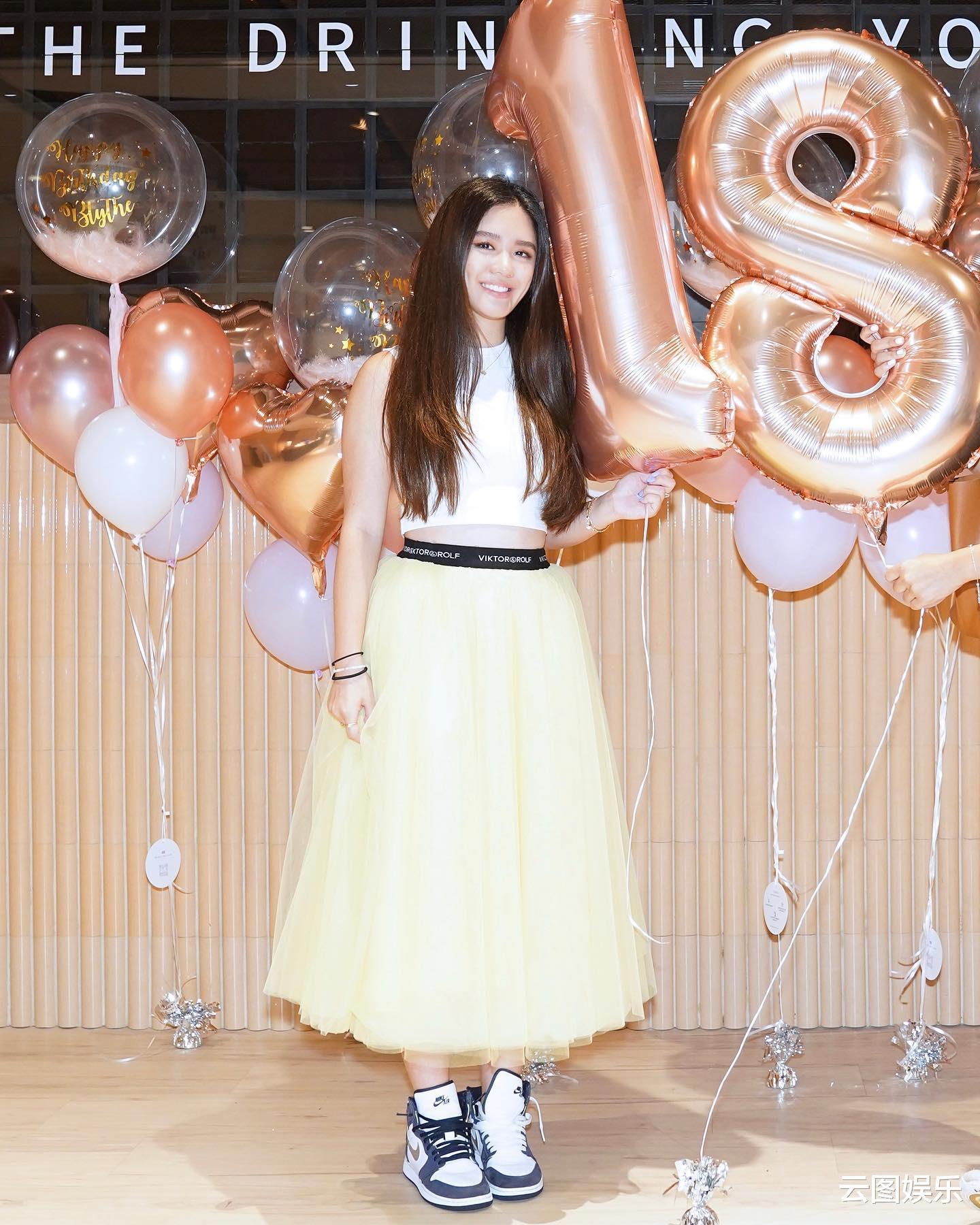 钟镇涛|钟镇涛为女儿庆祝生日，18岁爱女外形出众，已被3所世界名校录取