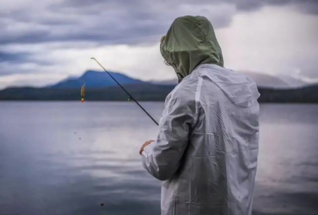 空军|夏季钓鱼困难多，4种天气别出门，十有八九会当“空军”