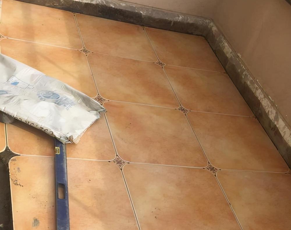 想把地砖铺好,铺贴方法很重要,3个步骤是其中的关键