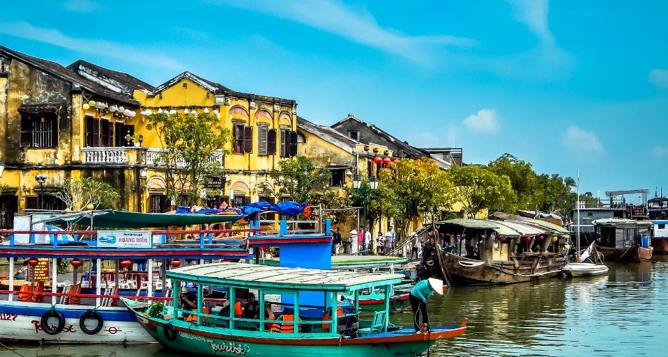 越南旅游|恃宠而骄的越南人，小费给多后上瘾了，不让游客入境终自讨苦吃
