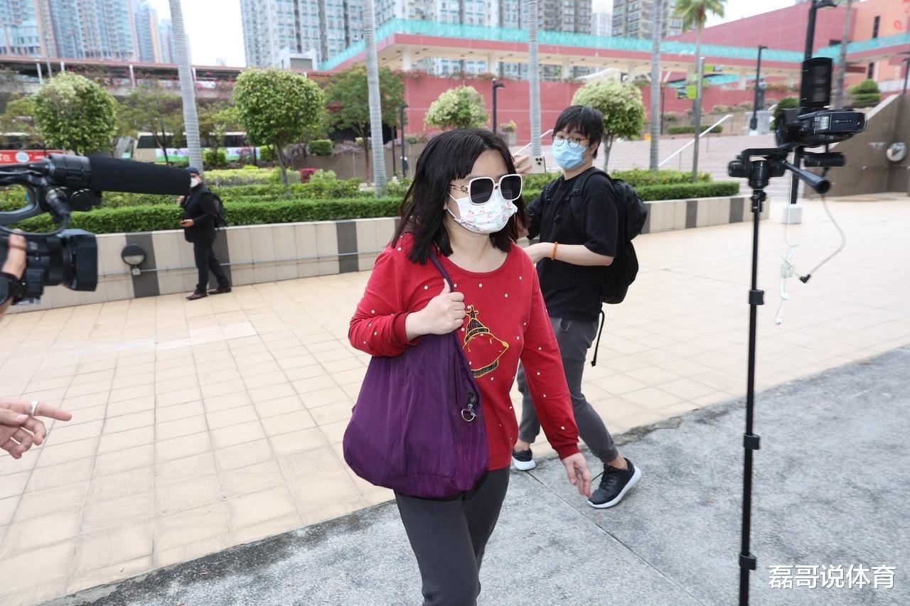 亚视一姐薛影仪做赛车女郎,无证驾驶涉嫌违法,此前曾入狱两星期