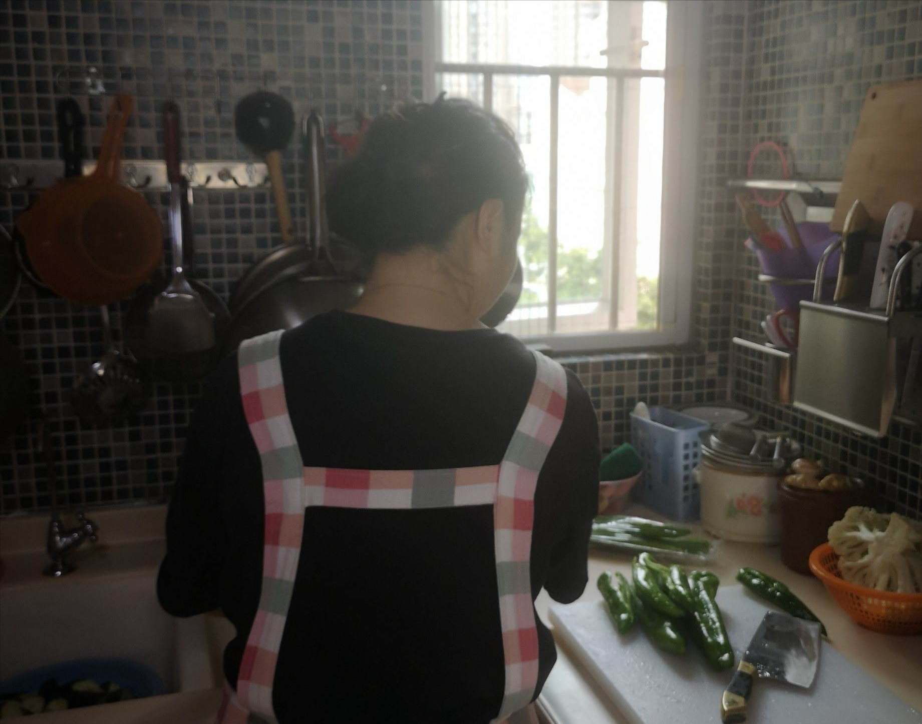 17年浙江“女企业家”狂追老光棍,要送他工厂,被识破:我是受害者