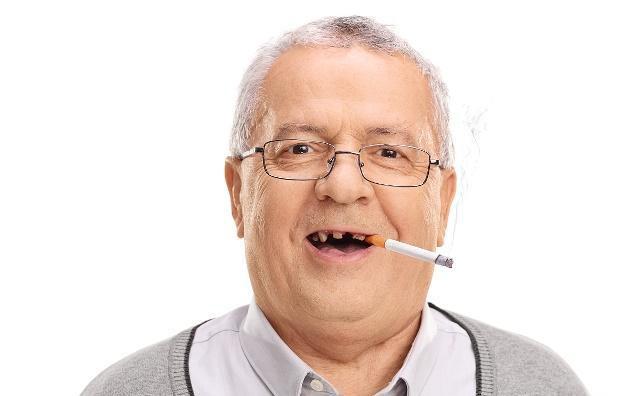 艾灸|抽了一辈子烟的人,突然戒烟,对身体有害?医生终于说了大实话