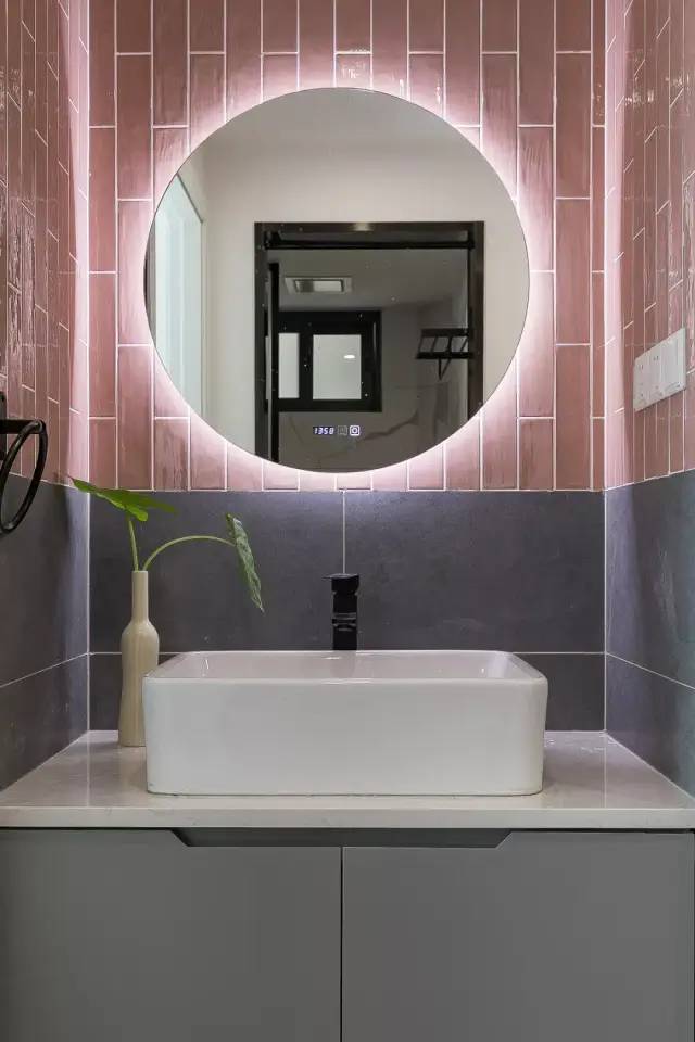 76平小户型北欧风，大胆用色搭配，这样的卫生间喜欢吗？