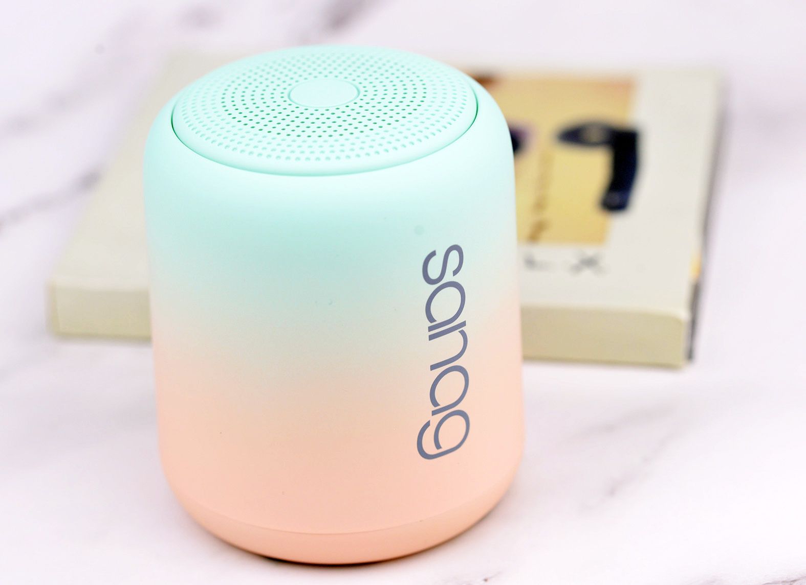 小米科技|便携蓝牙音箱推荐：159元高颜值音箱，创新渐变色变时尚桌搭单品