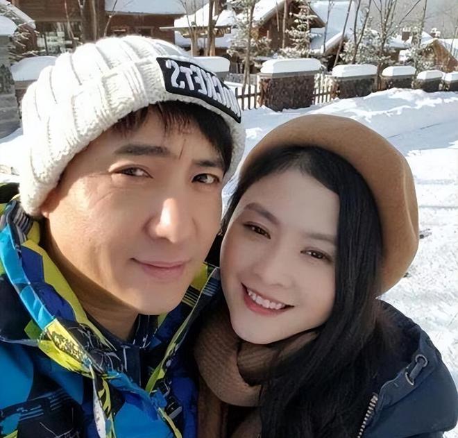 沈腾|被传婚姻生变后，沈腾妻子王琦首次露面，身形发福疑似怀上二胎！