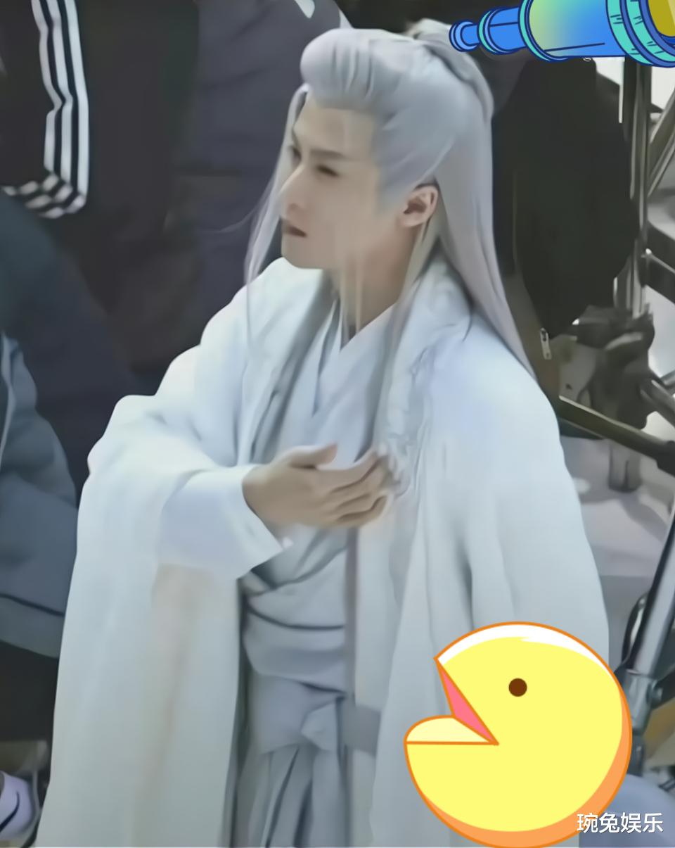 檀健次|檀健次《长相思》路透曝光，一头白发仙气飘飘，网友：长得好乖？