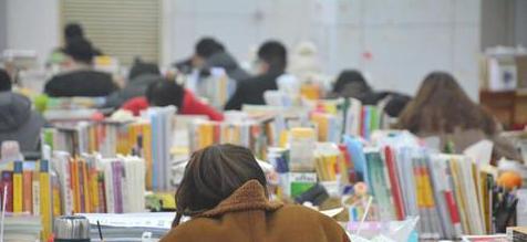 求职|2022届毕业生就业有多难?女大学生哭诉“卷得想哭”,残酷又现实