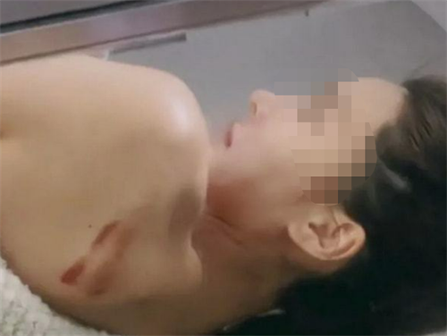 捉奸事件回顾:女网红男友出轨粉丝,女友现场捉奸,场面一度失控