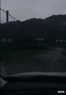 发型 “第一天当保安,锁了一辆乱停的轿车,领导肯定会奖励我的!”