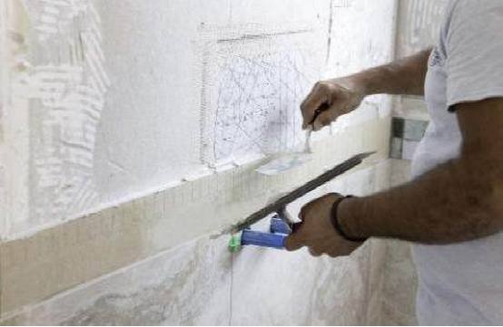 越来越多人这样贴瓷砖,一问老师傅,才知道这样装省钱又快捷