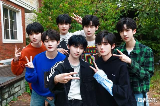 宋亚轩|时代少年团直播:公式化表现招吐槽,宋亚轩机智化解被赞高情商