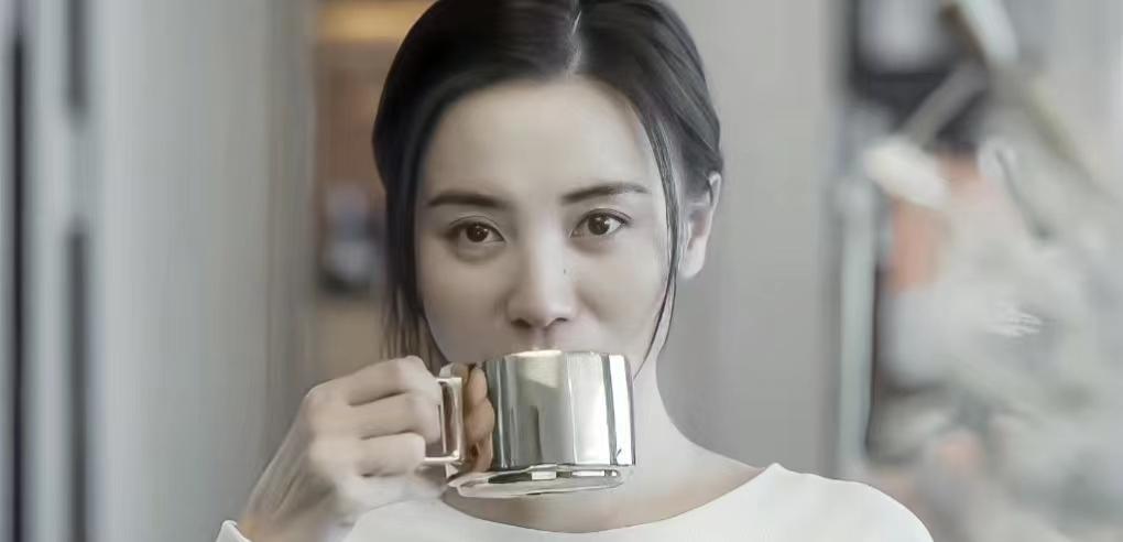 纵有疾风起|看《县委大院》再看《纵有疾风起》,被吹捧成老戏骨的人藏不住了