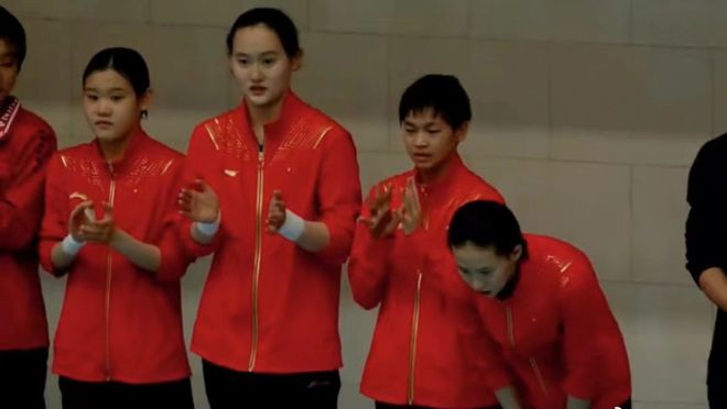 全红婵|感谢新教练！全红婵主动曝光陈若琳暖心举动，发育明显，腿更长了