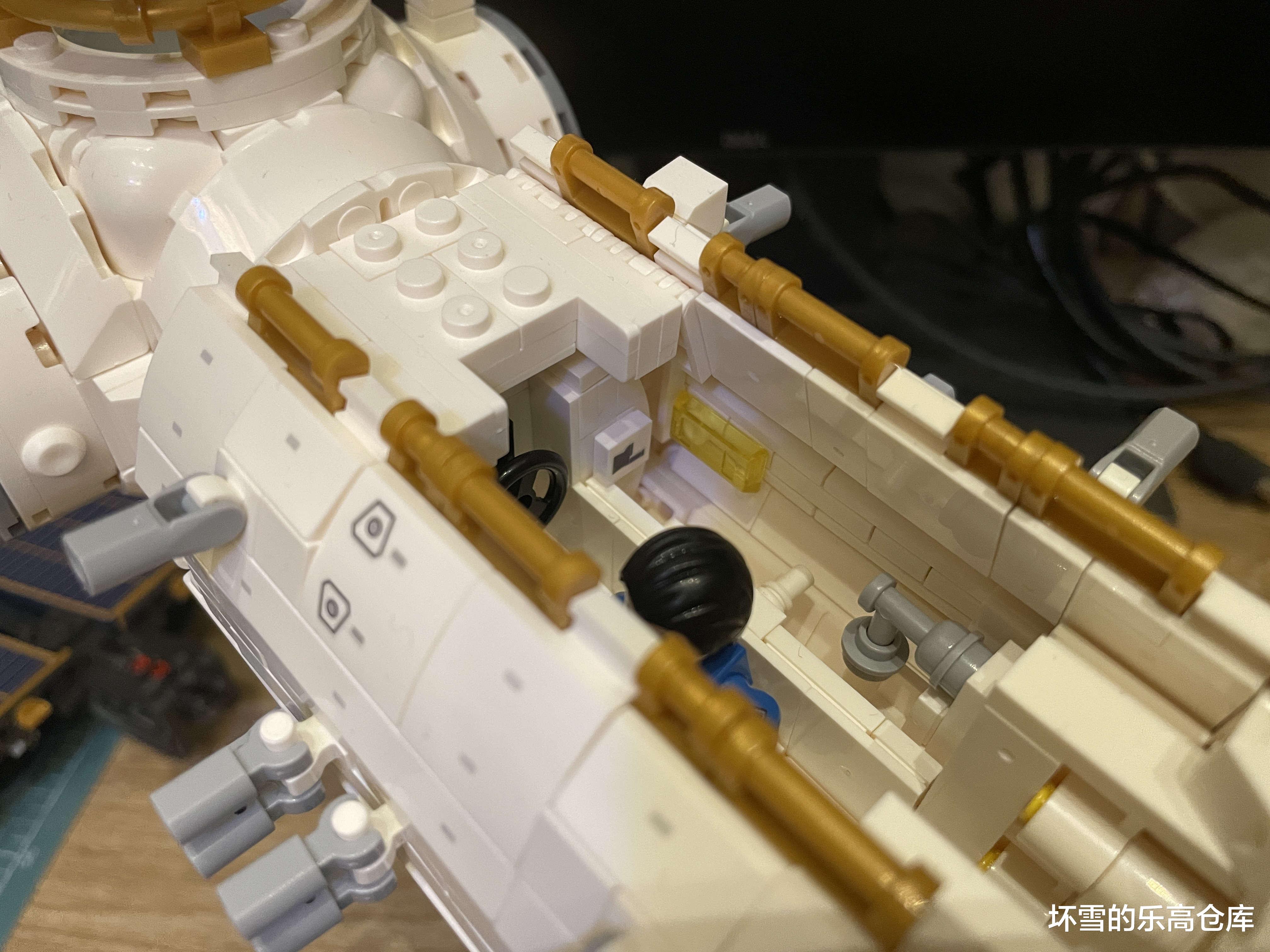展翅太空的钢铁雄鹰,森宝203337空间站核心舱评测