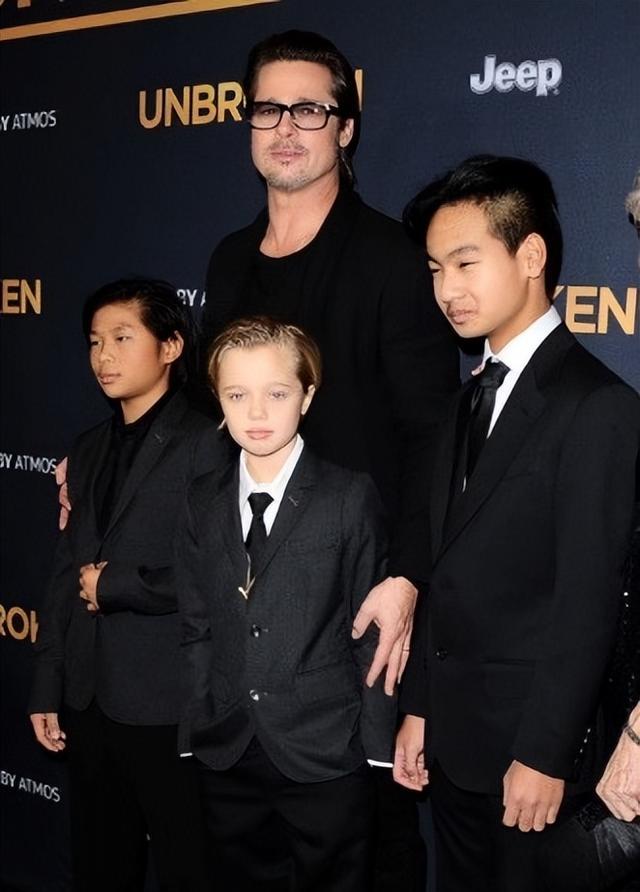 希洛|16岁的美少女希洛：一张出生照卖410万美元，长得像朱莉也像皮特