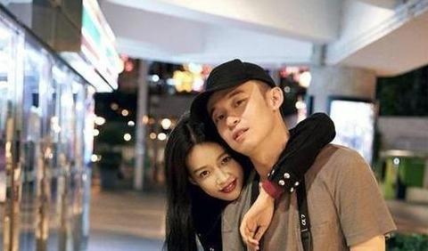 孙怡|董子健零点为孙怡庆生，三字称呼引争议，疑似婚变前兆？