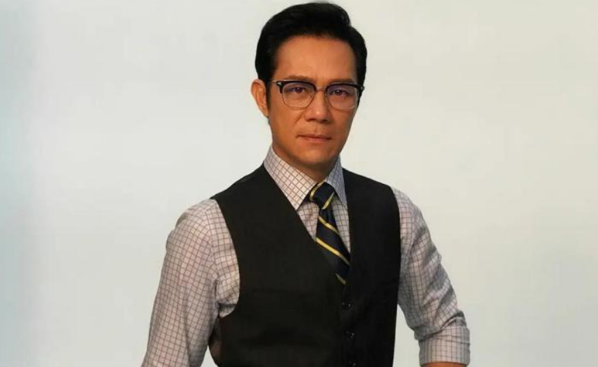 珠海|59岁香港明星落户珠海。对当地的居住环境很满意，一直在考虑买车。