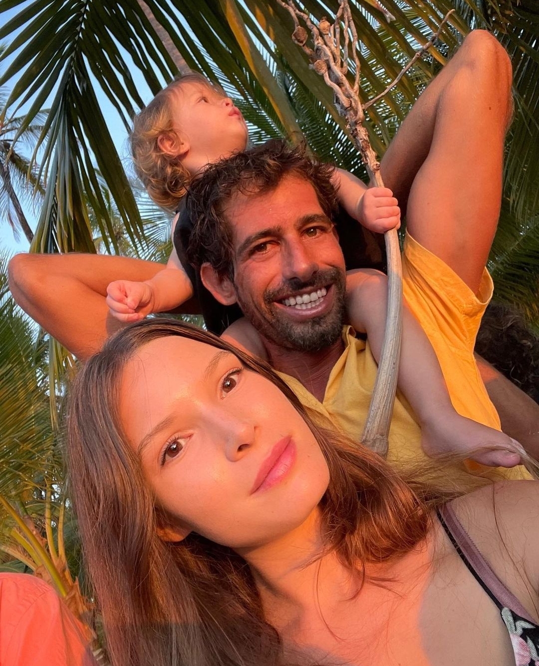 蒋劲夫|蒋劲夫乌拉圭前女友晒全家福，1岁女儿颜值高，离开夫仔后很幸福