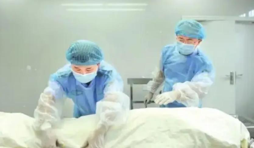 00年上海垃圾堆惊现儿童人头，法医5分钟破案：一场误会没有凶手
