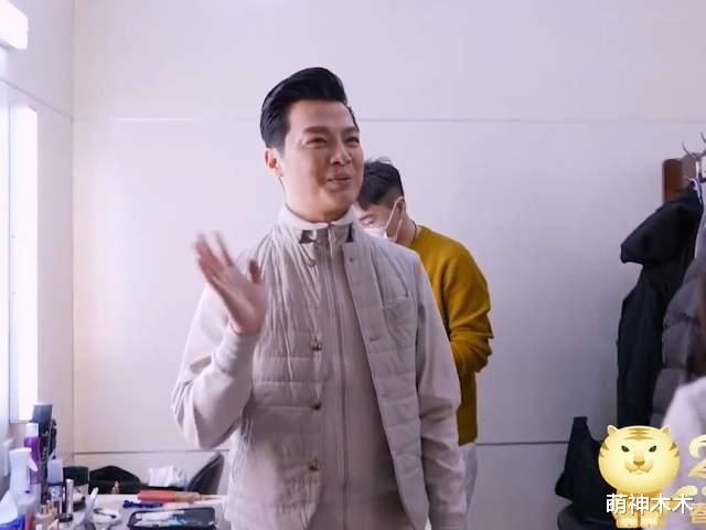 春晚|春晚后台采访：沈腾马丽互赞完美搭档，任鲁豫提到父亲泪洒后台