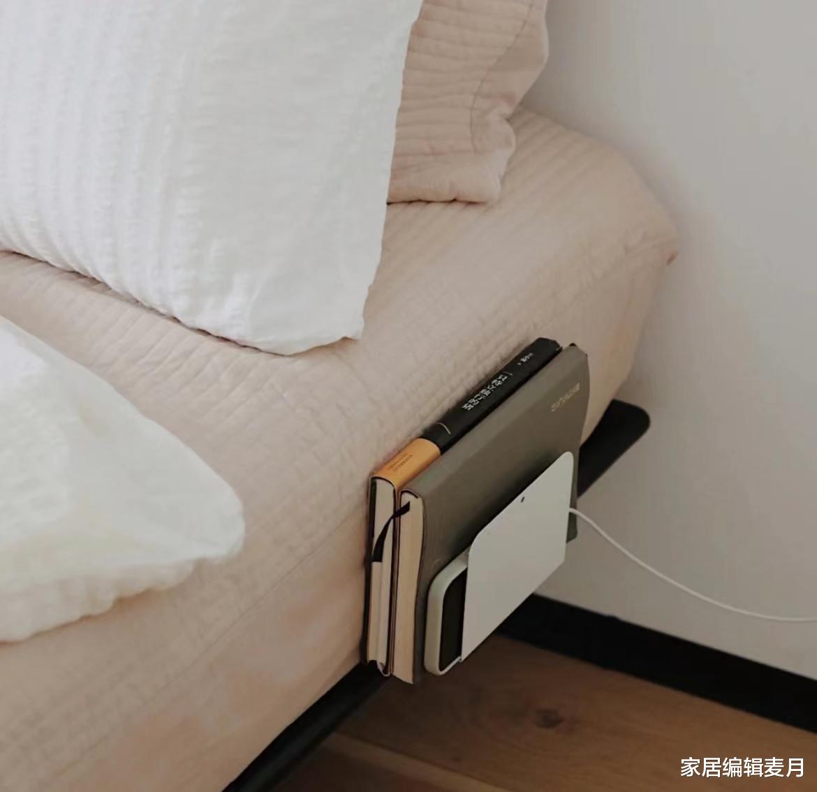 断舍离了传统床头柜后,我发现了这9种更实用的做法,省地又美观