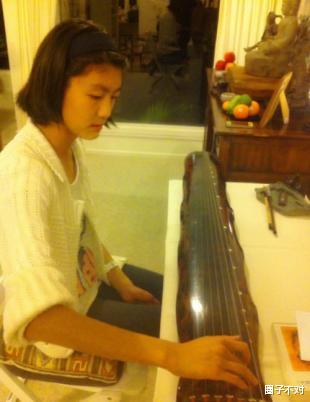 张子健|“女富豪”方芸：带着儿子嫁给“元芳”张子健，一家四口生活甜蜜