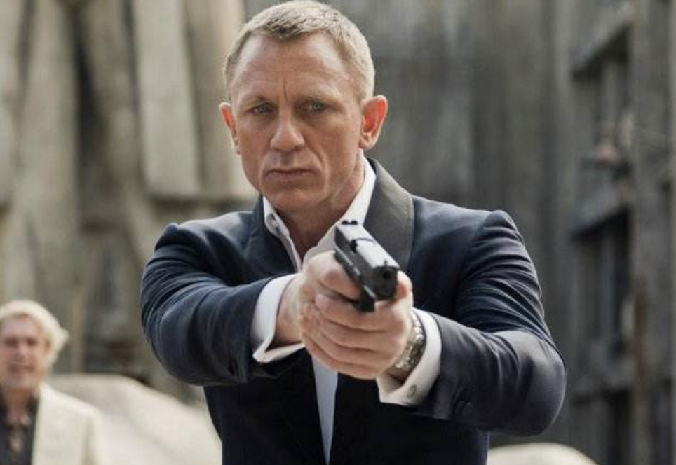 李咏|最丑邦德成经典，邦女郎从金发到亚裔，历经6任007还能走多远？