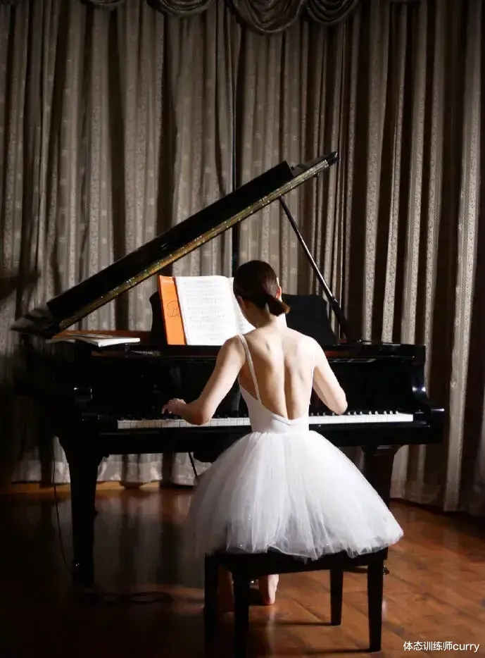 健身|钢琴女神,10年健身经历,拥有符合亚洲审美身材!她是如何做到的