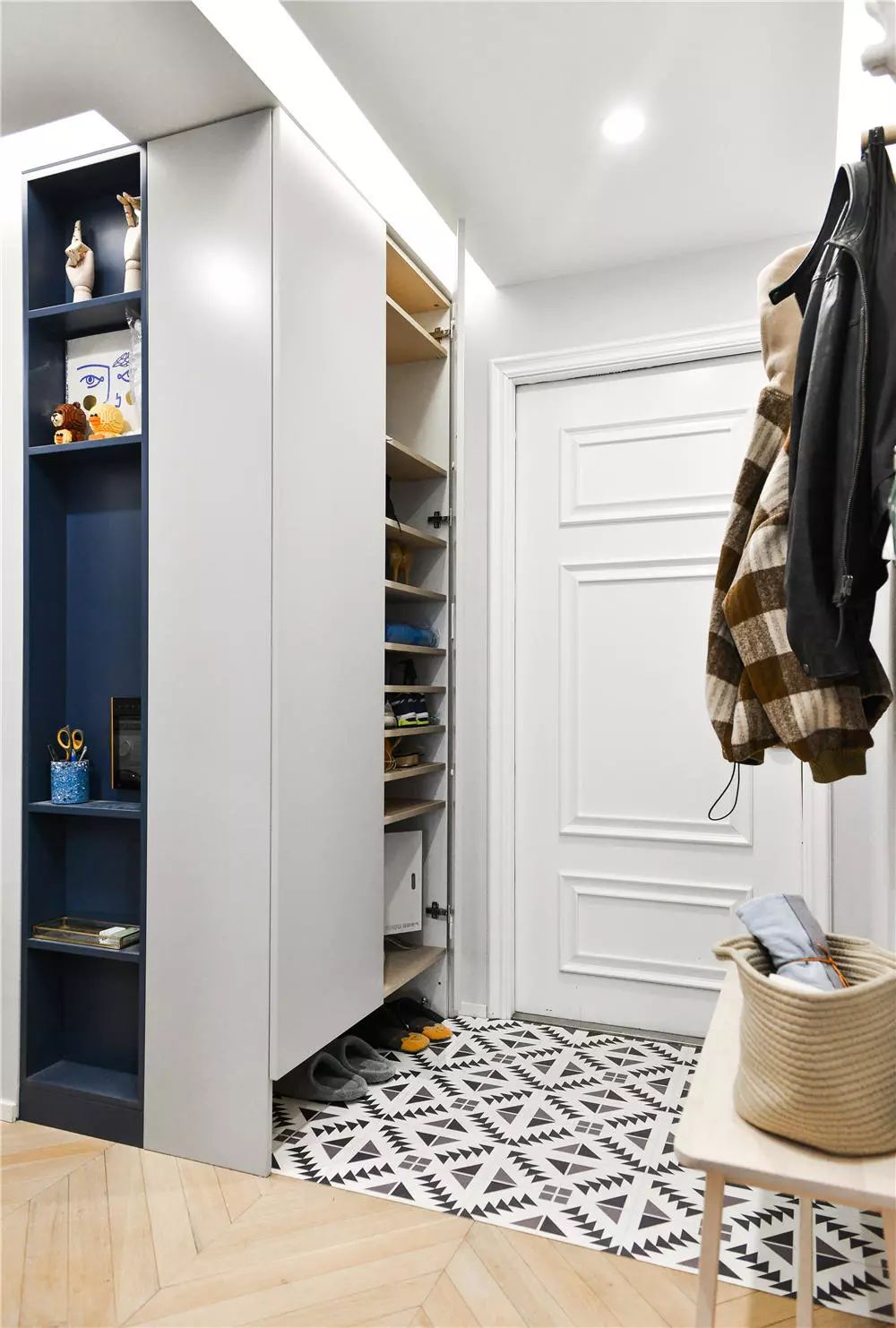 装修要会抓重点!玄关柜加上这些细节设计,绝对出彩又实用