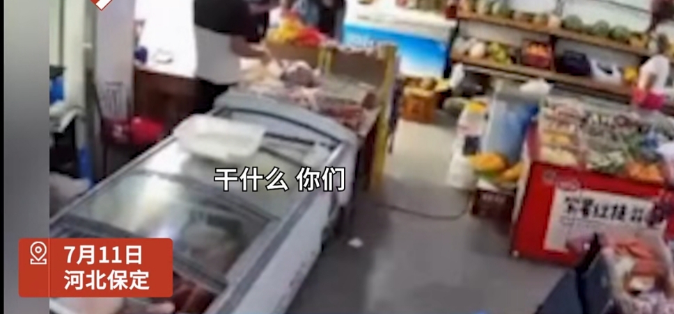 河北保定,两女子打砸超市,态度极其嚣张