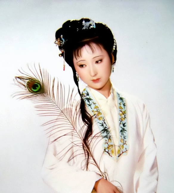 她冰清玉洁、楚楚动人，一生只为红楼梦林黛玉而生