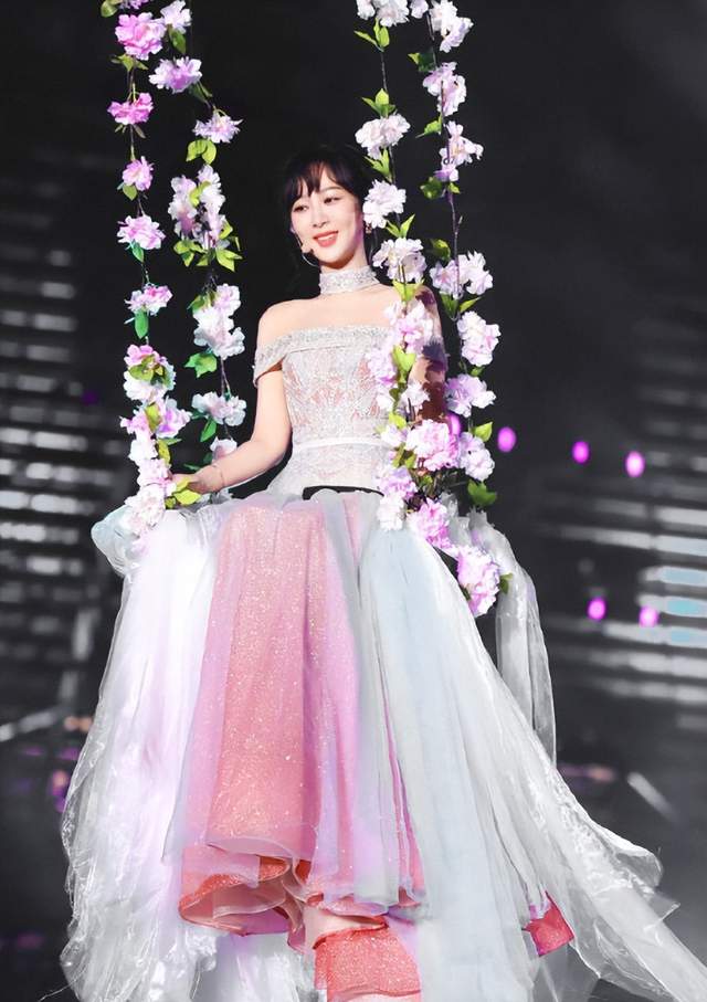 杨紫|杨紫一身裙装仙气飘飘