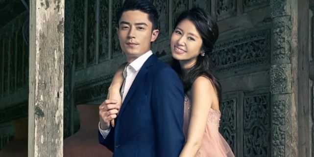 林心如|林心如晒5岁女儿给自己扎头发，小海豚的化妆技术不错，挺像爸爸