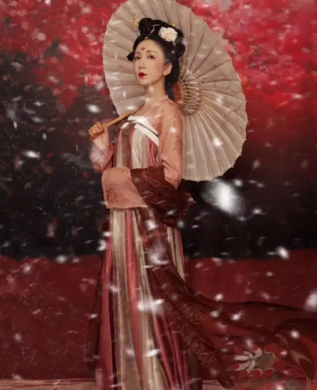 徐娇|星女郎徐娇彻底转型:开公司学设计,还连续8年推广汉服