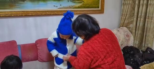 狂飙|走出二八阴霾?杜新枝参加同学聚会,C位亮相,气场十足