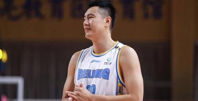 雅尼斯|CBA再现争议判罚，雅尼斯3秒两犯被驱逐，姚明或禁赛38和50号裁判