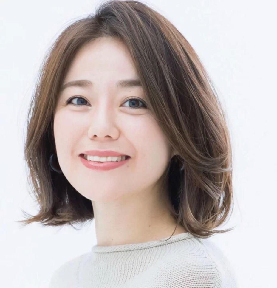 发型 40岁女人年底烫发，是烫“大卷”还是烫“小卷”？关键要看脸型