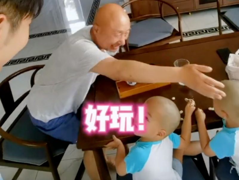 陈佩斯|陈佩斯双胞胎孙子出镜，祖孙4代共用一张脸，家教方式也一脉相承