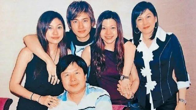 香港豪门秘事：因“艳照门”不惜1亿港元悬赏照片，儿子曾遭遇绑架